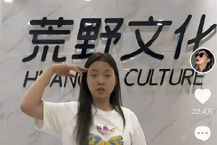 笑不活了？卡拉格穿双红会7喜梗毛衣，内维尔喊话：曼联球员看到没？